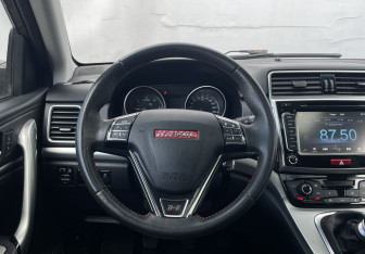 Подержанный автомобиль Haval H6 2015 года (15 фото)