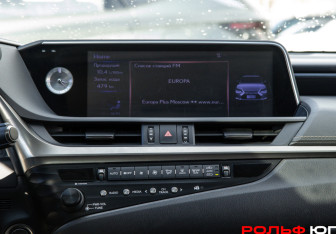 Подержанный автомобиль Lexus ES 2019 года (12 фото)