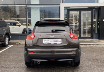 Подержанный автомобиль Nissan Juke 2011 года (6 фото)