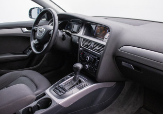 Подержанный автомобиль Audi A4 Sedan 2014 года (10 фото)