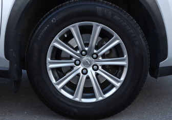 Подержанный автомобиль Lexus NX 2015 года (18 фото)