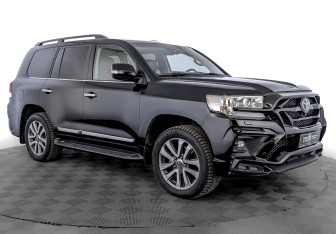 Подержанный автомобиль Toyota Land Cruiser Suv 2017 года (3 фото)