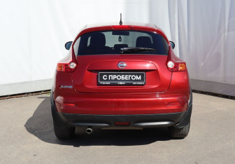 Подержанный автомобиль Nissan Juke 2011 года (5 фото)