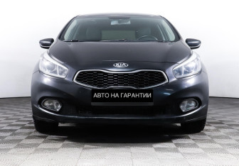 Подержанный автомобиль Kia Ceed Hatchback 2013 года (2 фото)