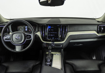 Подержанный автомобиль Volvo XC60 2020 года (13 фото)