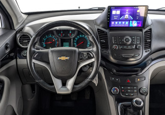 Подержанный автомобиль Chevrolet Orlando 2014 года (22 фото)