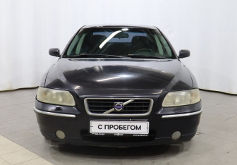 Подержанный автомобиль Volvo S60 2005 года (2 фото)