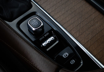Подержанный автомобиль Volvo XC90 2017 года (20 фото)