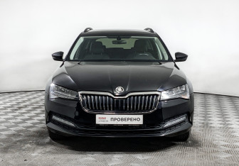 Подержанный автомобиль Skoda Superb Wagon 2020 года (2 фото)