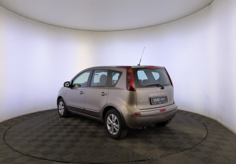 Подержанный автомобиль Nissan Note 2013 года (7 фото)