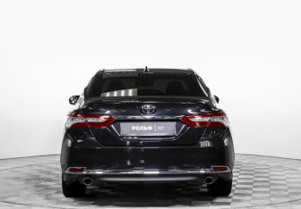Подержанный автомобиль Toyota Camry Sedan 2023 года (6 фото)