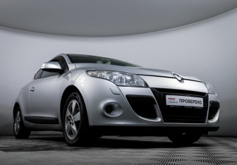 Подержанный автомобиль Renault Megane Hatchback 2011 года (17 фото)