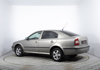 Подержанный автомобиль Skoda Octavia Liftback 2008 года (7 фото)