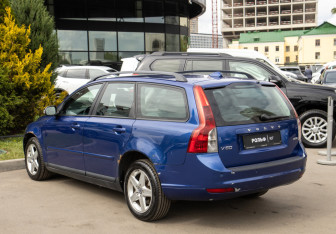 Подержанный автомобиль Volvo V50 2008 года (5 фото)