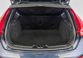 Подержанный автомобиль Volvo V40 Cross Country 2013 года (10 фото)