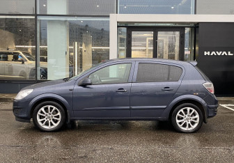 Подержанный автомобиль Opel Astra Sedan 2008 года (8 фото)