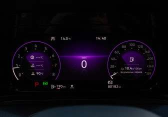 Подержанный автомобиль Volkswagen Golf GTI Hatchback 2021 года (10 фото)
