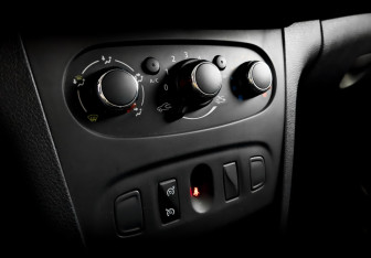 Подержанный автомобиль Renault Sandero 2018 года (25 фото)