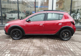 Подержанный автомобиль Renault Sandero 2018 года (5 фото)