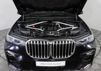 Подержанный автомобиль BMW X7 2019 года (10 фото)