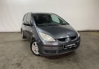 Подержанный автомобиль Mitsubishi Colt Hatchback 2006 года (3 фото)
