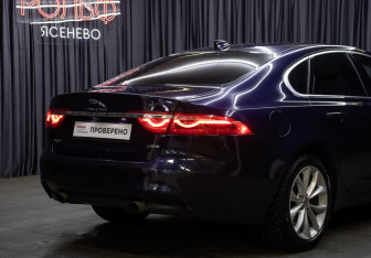 Подержанный автомобиль Jaguar XF Sedan 2016 года (22 фото)