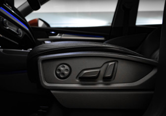 Подержанный автомобиль Audi Q5 2017 года (25 фото)