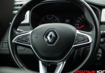 Подержанный автомобиль Renault Arkana 2021 года (12 фото)