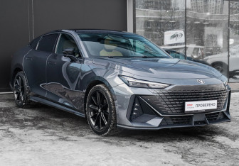 Подержанный автомобиль Changan UNI-V 2023 года (3 фото)