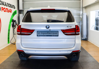 Подержанный автомобиль BMW X5 2015 года (5 фото)