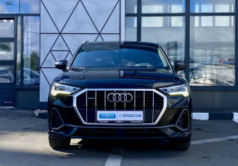 Подержанный автомобиль Audi Q3 2021 года (2 фото)