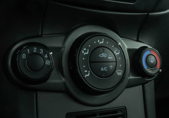 Подержанный автомобиль Ford Fiesta Sedan 2018 года (11 фото)