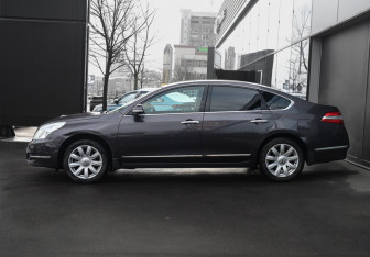 Подержанный автомобиль Nissan Teana 2010 года (8 фото)