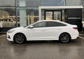 Подержанный автомобиль Hyundai Sonata 2019 года (8 фото)
