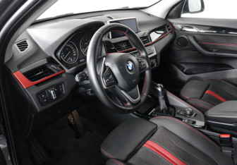 Подержанный автомобиль BMW X1 2017 года (11 фото)