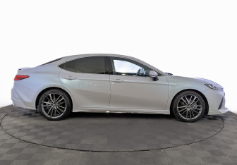 Подержанный автомобиль Toyota Camry Sedan 2024 года (4 фото)