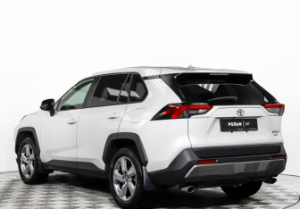 Подержанный автомобиль Toyota RAV4 2021 года (5 фото)