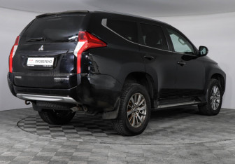 Подержанный автомобиль Mitsubishi Pajero Sport 2018 года (3 фото)