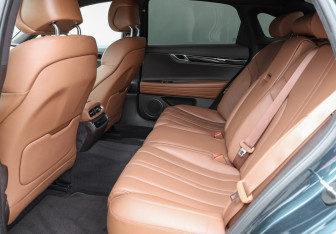 Подержанный автомобиль Genesis G80 2022 года (12 фото)