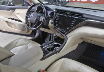 Подержанный автомобиль Toyota Camry Sedan 2018 года (11 фото)