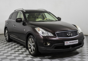 Подержанный автомобиль Infiniti EX 2009 года (3 фото)