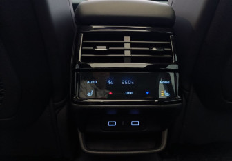 Подержанный автомобиль Geely Monjaro 2023 года (12 фото)