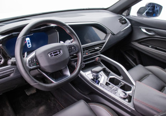 Подержанный автомобиль Geely Tugella 2024 года (10 фото)