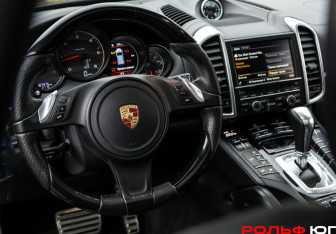 Подержанный автомобиль Porsche Cayenne 2013 года (11 фото)
