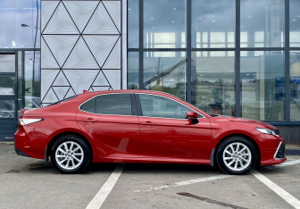 Подержанный автомобиль Toyota Camry Sedan 2021 года (4 фото)