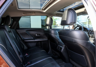 Подержанный автомобиль Toyota Venza 2013 года (11 фото)