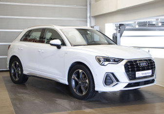 Подержанный автомобиль Audi Q3 2021 года (3 фото)