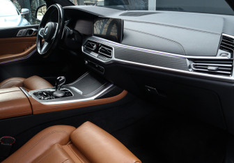 Подержанный автомобиль BMW X7 2022 года (9 фото)