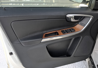 Подержанный автомобиль Volvo XC60 2016 года (19 фото)