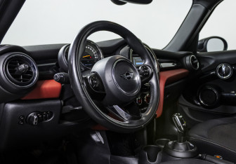 Подержанный автомобиль MINI Hatch 2020 года (11 фото)